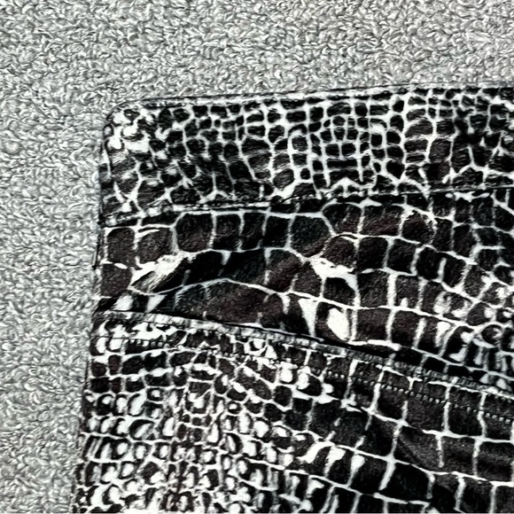 Vintage Guess Jeans Crocodile Pattern Womens Pants Size 28 Brown Velour Lined - Picture 13 of 15